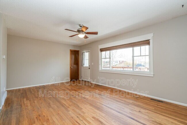 Photo - 1480 Tipperary St