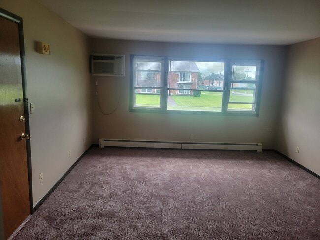 Living room - 645 Pasadena Ave Apartamentos Unidad 2W