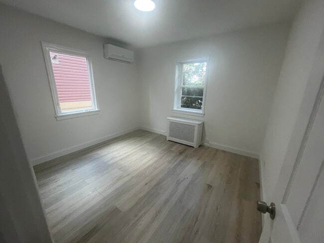 Photo - 86-27 239th St