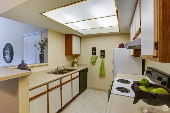 Building Photo - Sterling Pointe Apartments
