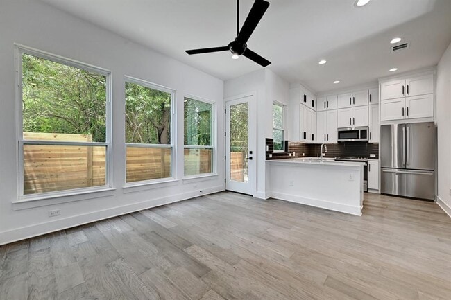 Photo - 2308 Maxwell Ln