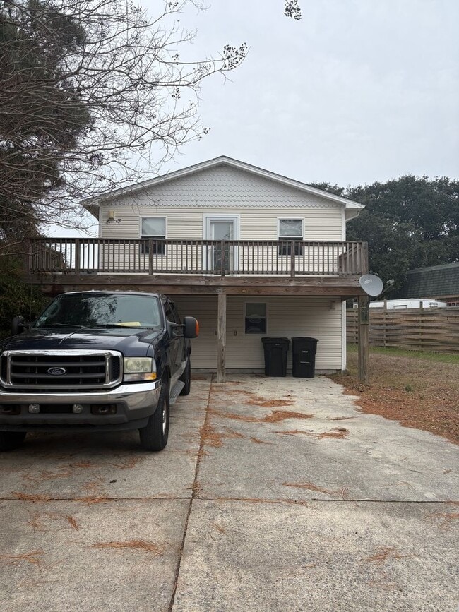 Building Photo - 1 Bedroom 1 Bath Available Now for Year Round Rental! $975/mo