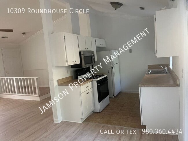 Photo - 10309 Roundhouse Cir