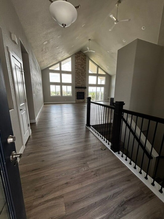 Photo - Beautiful 6 Bedroom 3 1/2 Bath Home In Whitney Ranch