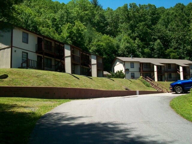 221 225 Southridge Rd Apartments For Rent In Banner Elk Nc