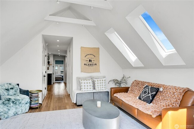 Photo - 1930 5th Ave W