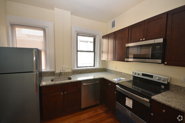 Building Photo - 1486 Beacon St Unit 14 Rental