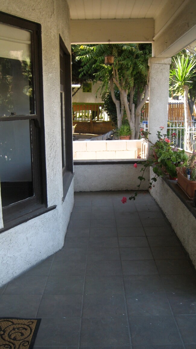 Porche delantero - 2523 Alta St