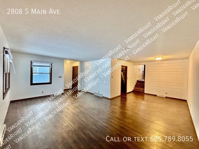 Building Photo - 2808 S Main Ave