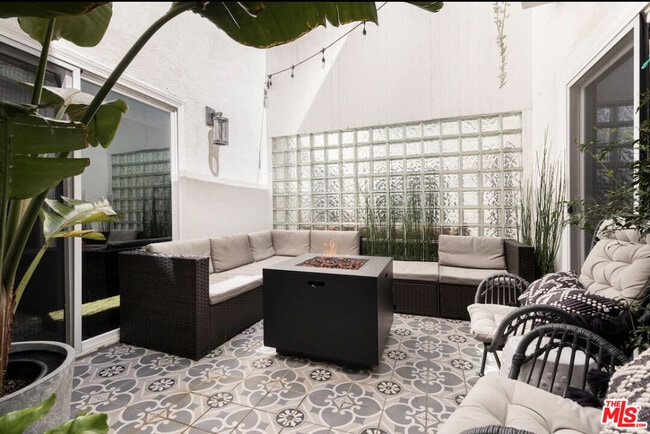 Building Photo - 1823 20th St Unit 102