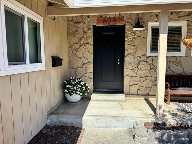 Photo - 625 Comet Dr