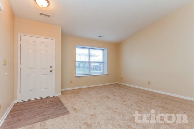 Photo - 6453 Townsend Way
