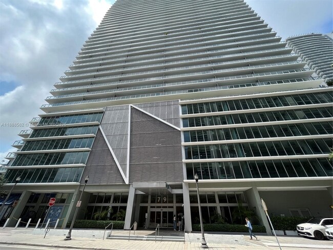 Photo - 79 SW 12th St Unidad 2608-S