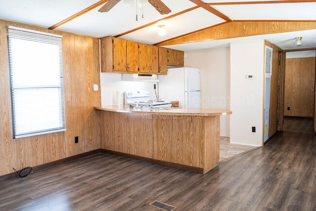 Photo - 805 Hillvale Rd