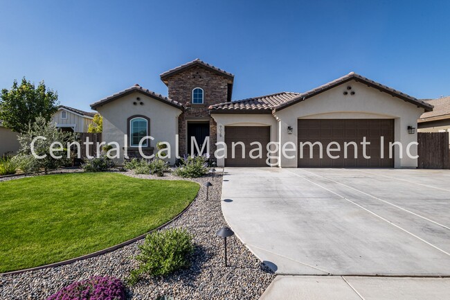 Building Photo - 4 bedroom/3 Bath Home with Solar in the Southwest - $3195 Per Month!