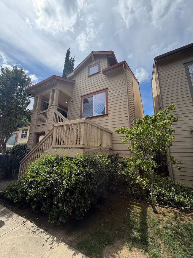 Building Photo - 4 Bedroom | 3.5 Bathroom | Single family home in Downtown Sacramento