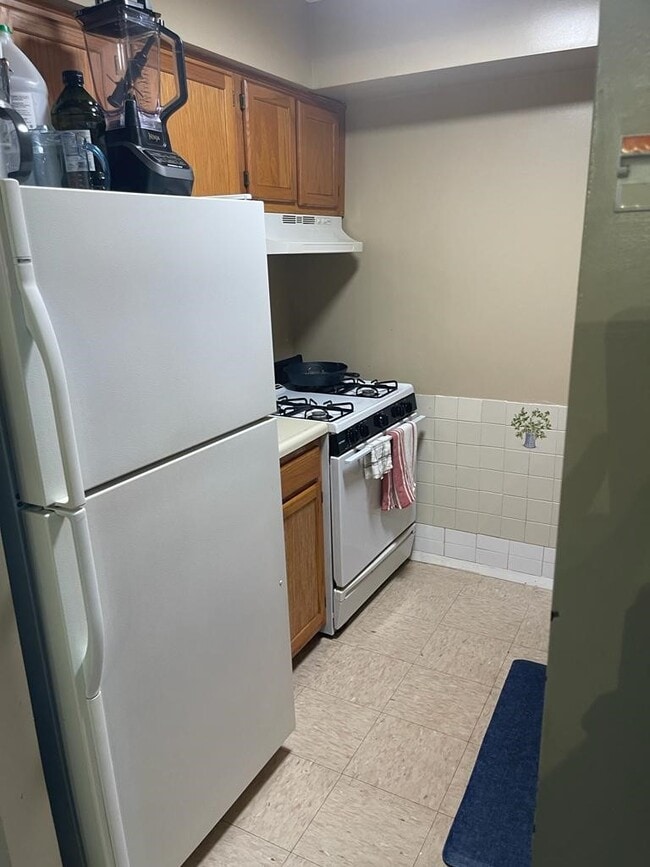 Photo - 940 E 181st St Unit 2