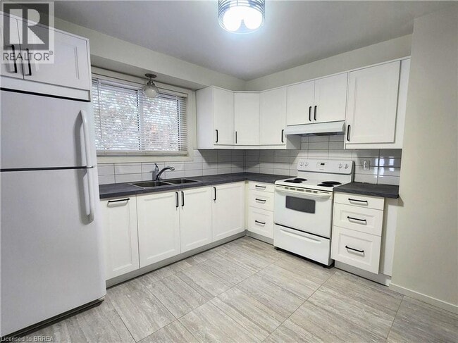 Photo - 131 Baldwin Ave Unité Upper