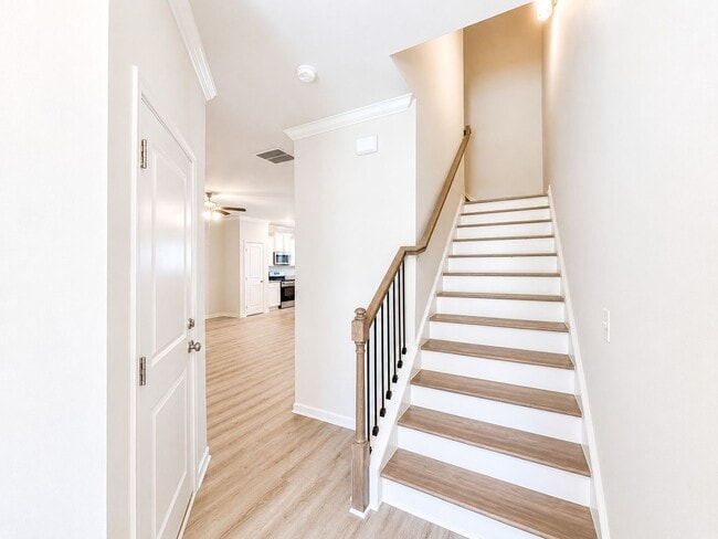 Building Photo - Discover modern living in the heart of Cornelia!