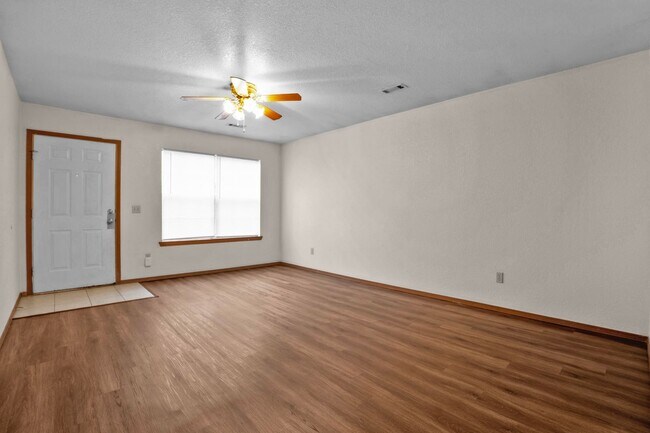 Photo - Dawn Dr. 1460 -1462 Unit Dawn 1462