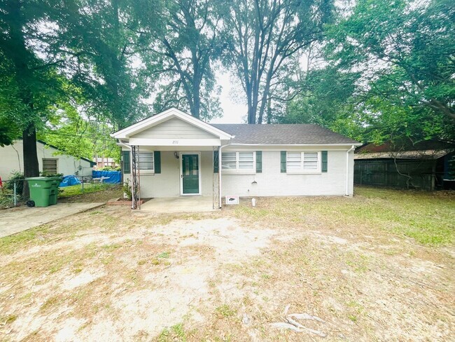 Building Photo - **3 Bed 1 Bath located in Highland Gardens... Rental