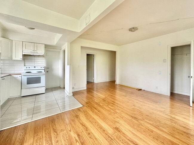 Building Photo - 349 Bd Graham