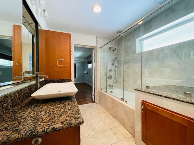 Photo - 3 Bedroom, 2 Bathroom, with 2 Car Garage