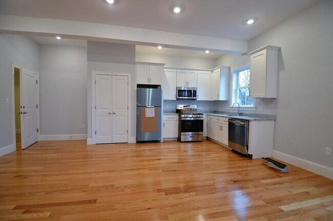 Photo - NO BROKER FEE!!  CENTRAL AIR!  RECENT RENOVATION IN BRIGHTON CENTER!