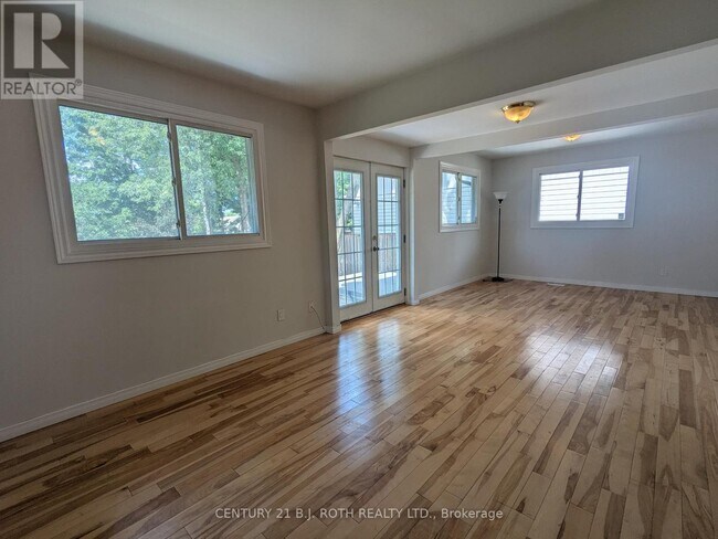 Photo - 756 Hastings Ave