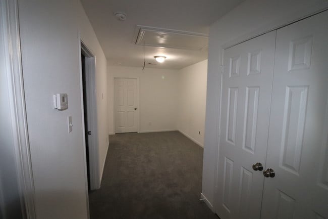 Photo - 6950 Paris St