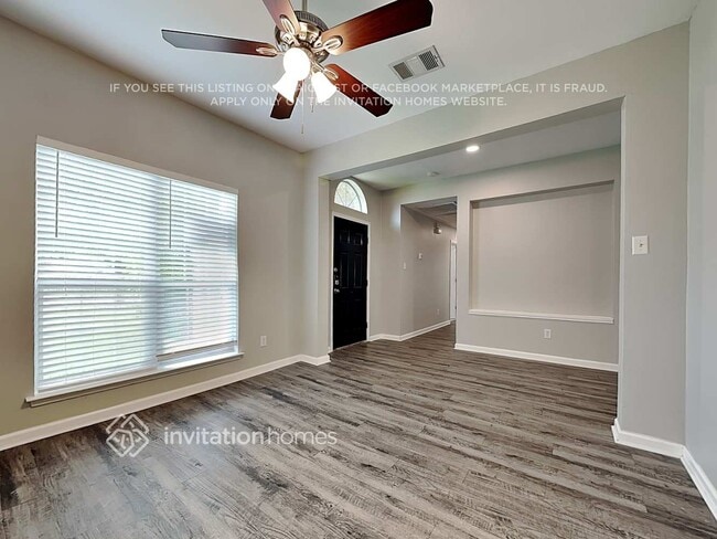 Photo - 205 Falling Leaves Trail