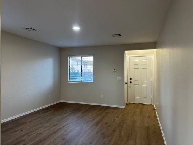 Photo - San Tan Valley, 4 bed, 2.5 bath, huge loft, 2300 sqft, 3 car garage