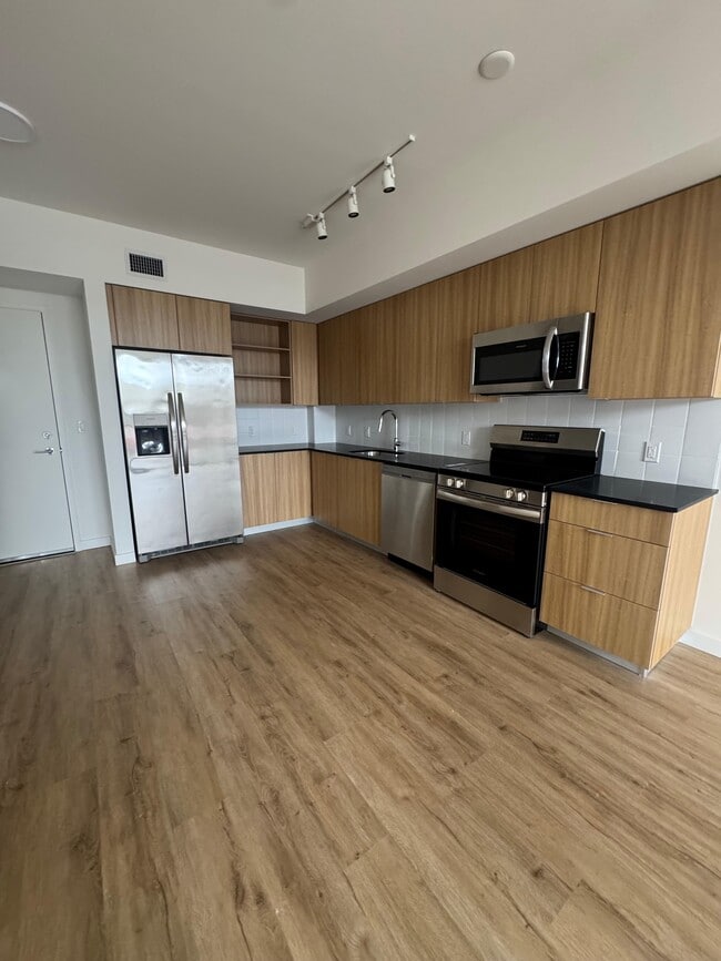 Building Photo - 769 E 28th St Unit S2 Rental