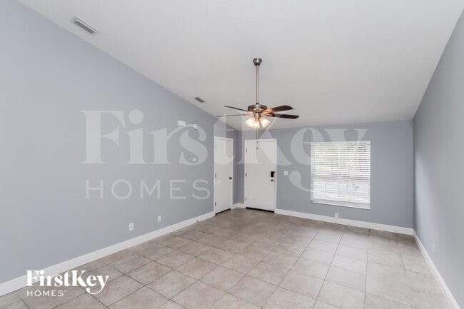 Photo - 721 Carlyle Ave