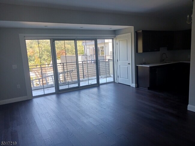Building Photo - 10 Ford Ave Unit 301 Rental
