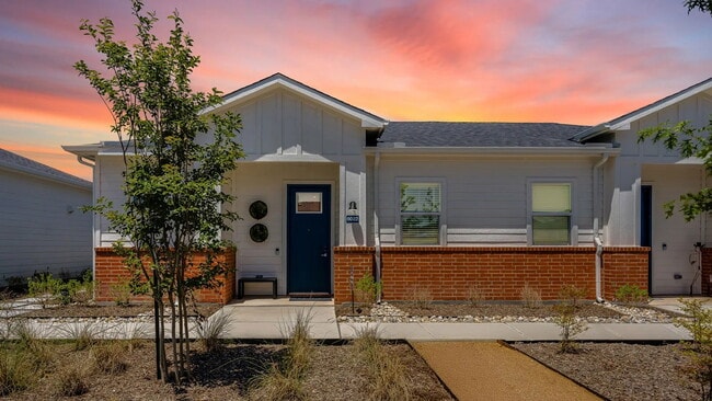 Building Photo - 220 W Melissa Rd