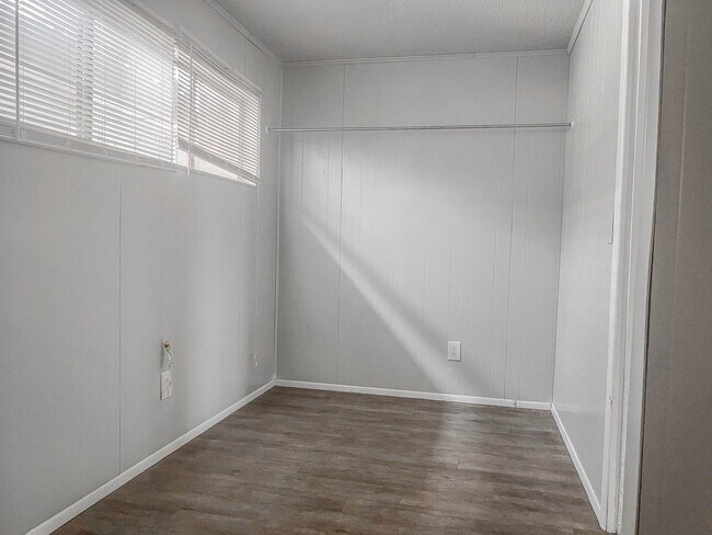 Photo - 5416 49th St