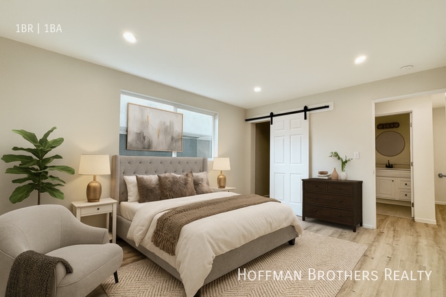 Photo - 14615 Gilmore St Unit 2