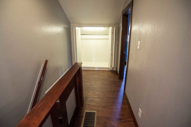 3rd flr hallway closet
