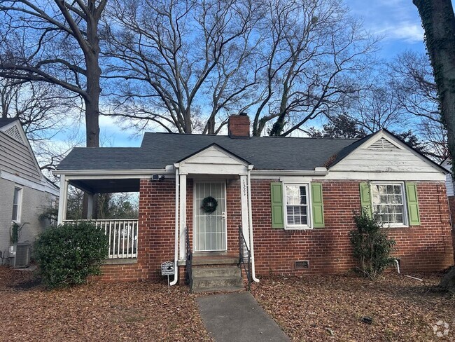 Building Photo - 4 Bed and 2 Bath in Atlanta! Rental