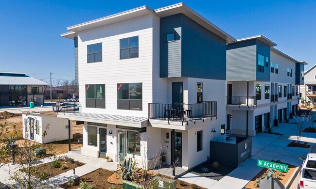 Photo - 1150 N Academy Ave Townhome