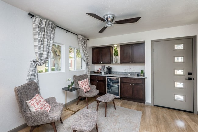 Kingsburg Villas