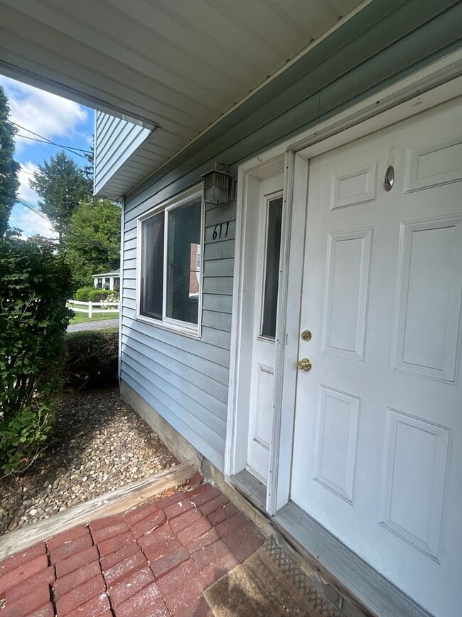 Photo - 611 Elmwood St
