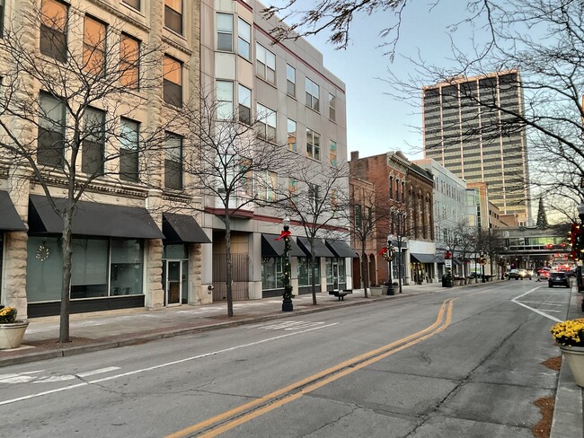 Photo - 112 W Washington Blvd