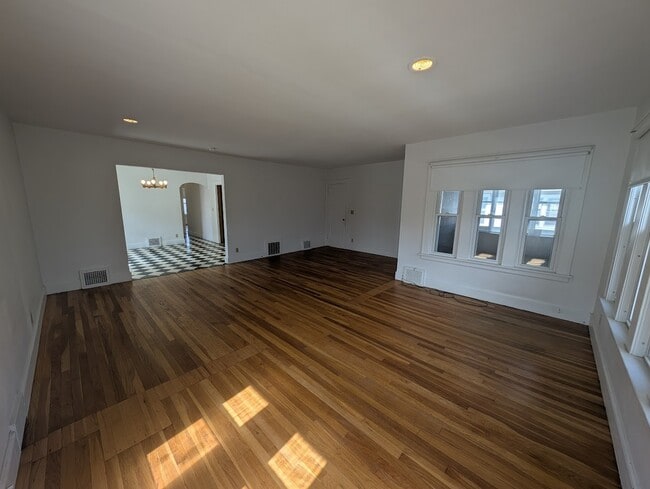 Photo - 105 Helen St Unit 2