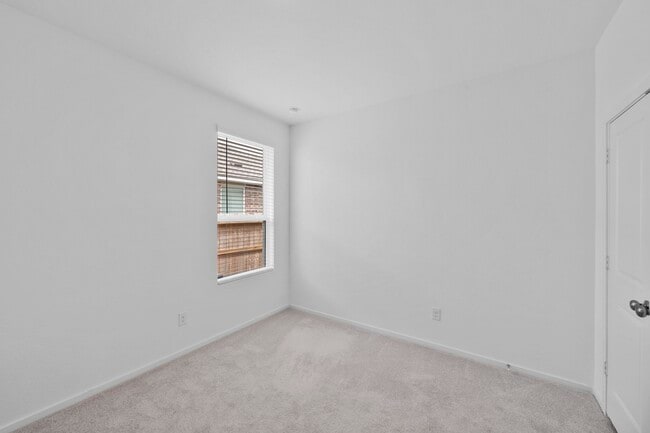 Photo - 807 Heaven Dr