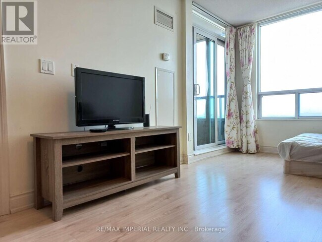 Photo - 60 Brian Harrison Way Unité 1801