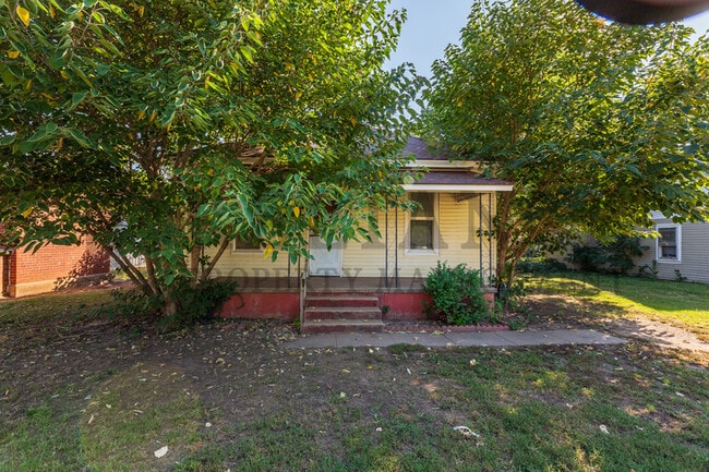 Building Photo - 308 N Reno St