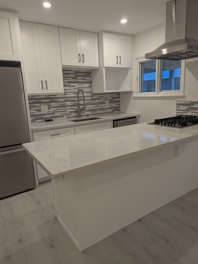 Photo - 1906 N Hollywood Way Unit 104