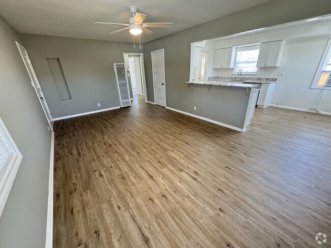Building Photo - 2014 N Parish Pl Rental